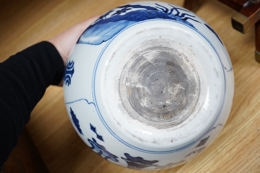 A Chinese blue and white jardiniere, 22cm in diameter
